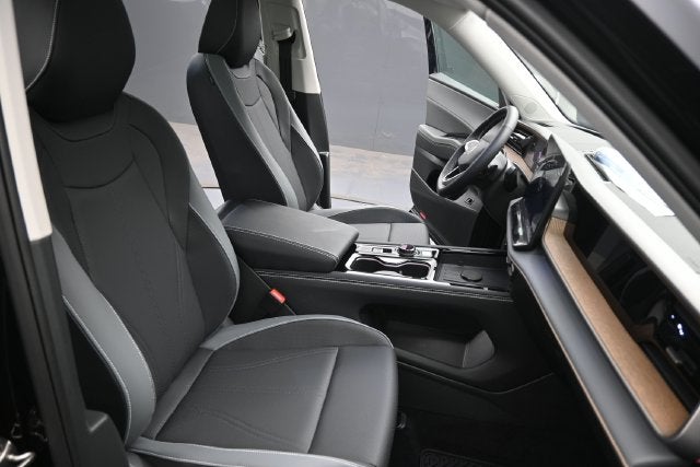 2027 Volkswagen Atlas SE w/Technology