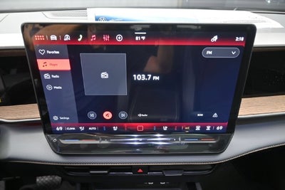 2027 Volkswagen Atlas SE w/Technology