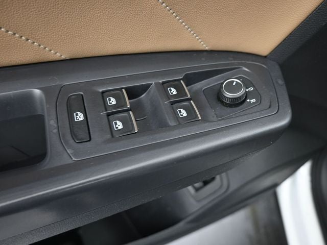 2021 Volkswagen Atlas Cross Sport 3.6L V6 SE w/Technology R-Line