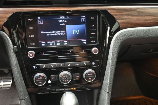 2022 Volkswagen Passat 2.0T Limited Edition