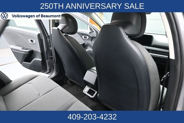 2025 Kia K4 LXS - Photo 17