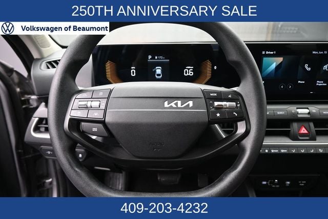 2025 Kia K4 LXS - Photo 33