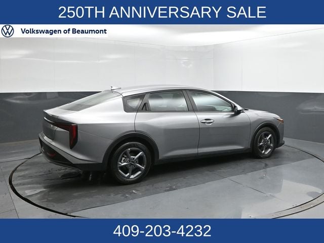 2025 Kia K4 LXS - Photo 9