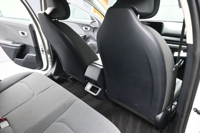 2025 Kia K4 LXS - Photo 14