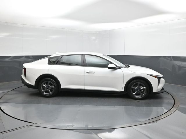 2025 Kia K4 LXS - Photo 15