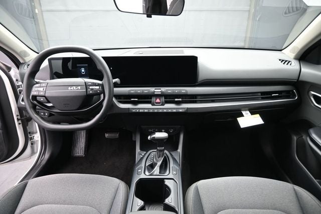 2025 Kia K4 LXS - Photo 16