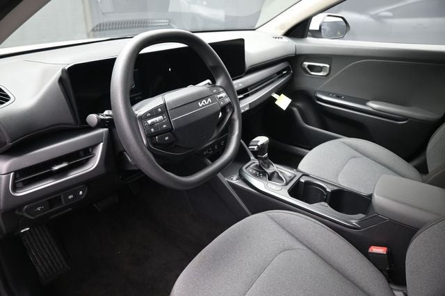2025 Kia K4 LXS - Photo 18