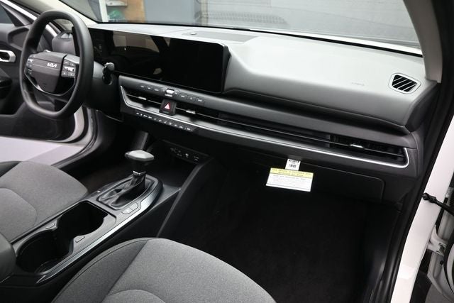 2025 Kia K4 LXS - Photo 24