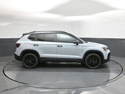 2026 Volkswagen Taos 1.5T SE Black