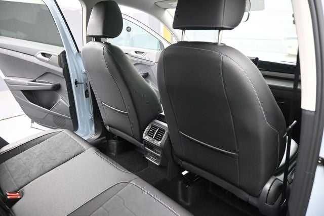 2026 Volkswagen Taos 1.5T SE Black