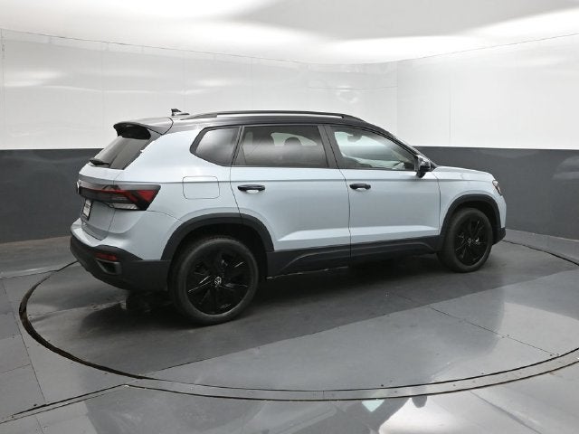 2027 Volkswagen Taos 1.5T SE Black