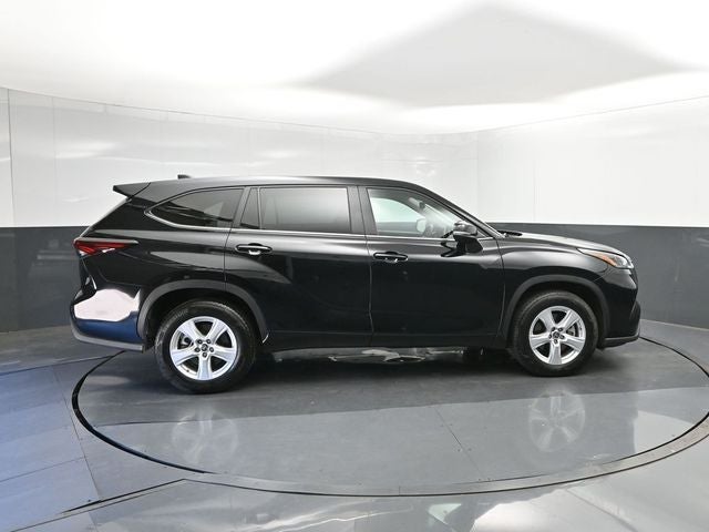 2025 Toyota Highlander LE