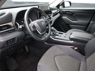 2025 Toyota Highlander LE