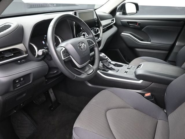 2025 Toyota Highlander LE