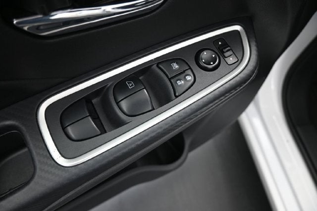 2024 Nissan Versa 1.6 SR