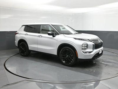 2023 Mitsubishi Outlander Base