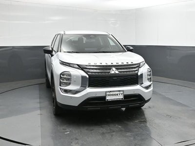 2023 Mitsubishi Outlander Base