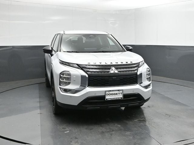 2023 Mitsubishi Outlander Base