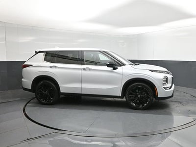 2023 Mitsubishi Outlander Base