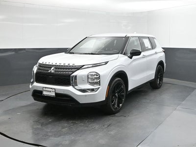 2023 Mitsubishi Outlander Base