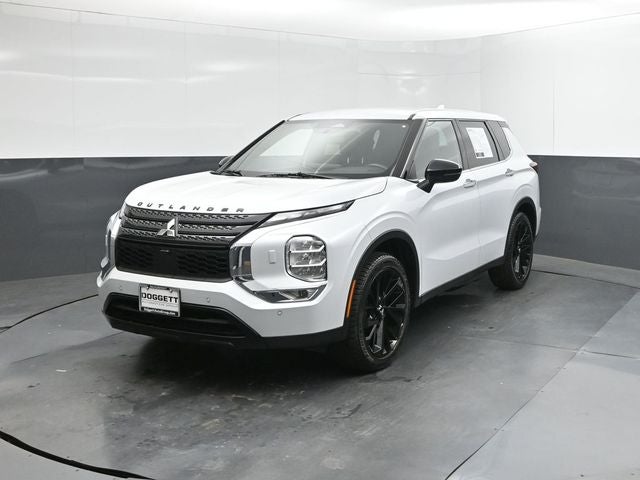 2023 Mitsubishi Outlander Base