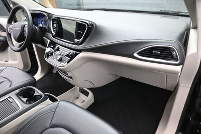 2024 Chrysler Pacifica Hybrid Select