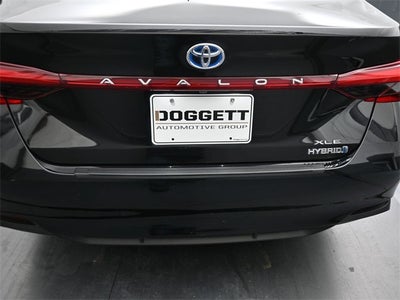 2021 Toyota Avalon Hybrid XLE Plus