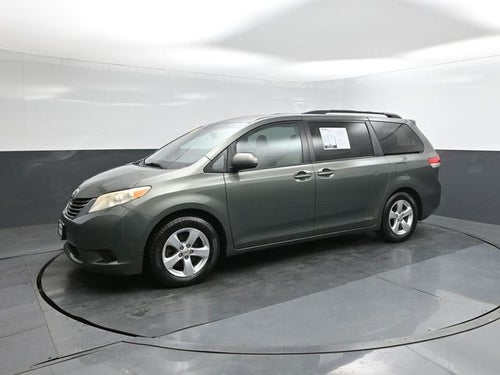2013 Toyota Sienna LE 8 Passenger