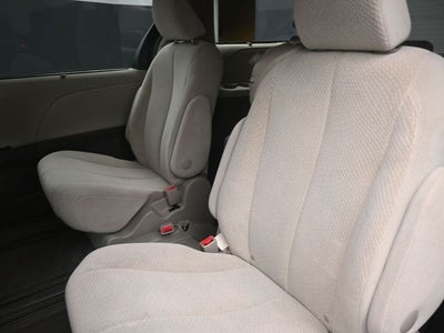 2013 Toyota Sienna LE 8 Passenger