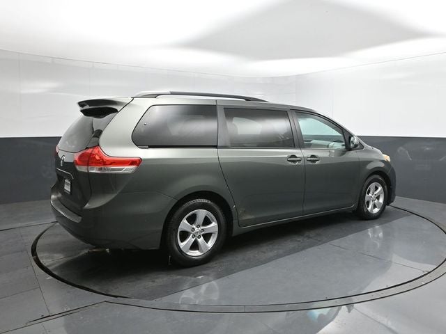 2013 Toyota Sienna LE 8 Passenger
