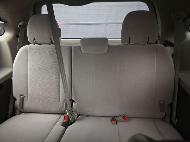 2013 Toyota Sienna LE 8 Passenger