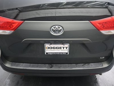 2013 Toyota Sienna LE 8 Passenger