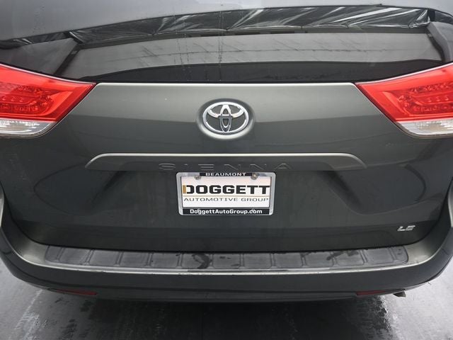 2013 Toyota Sienna LE 8 Passenger