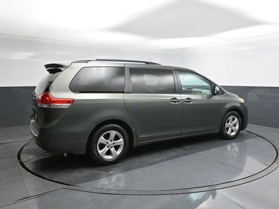 2013 Toyota Sienna LE 8 Passenger