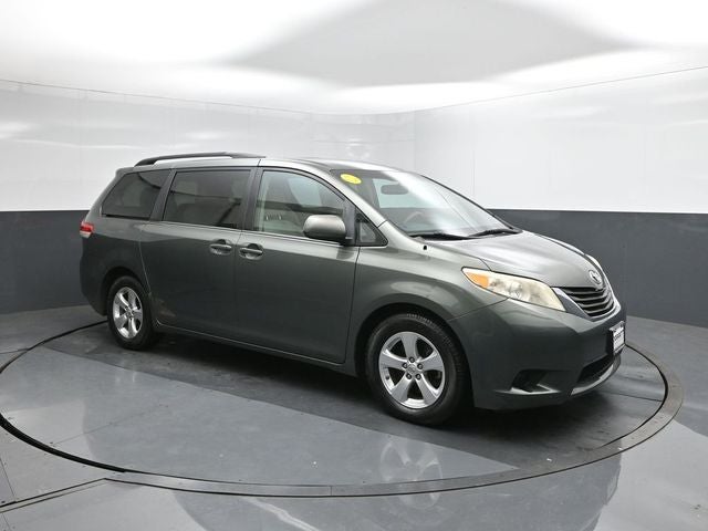 2013 Toyota Sienna LE 8 Passenger