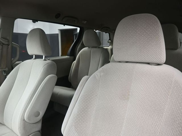 2013 Toyota Sienna LE 8 Passenger
