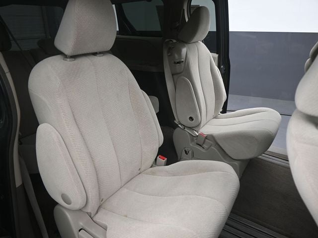 2013 Toyota Sienna LE 8 Passenger