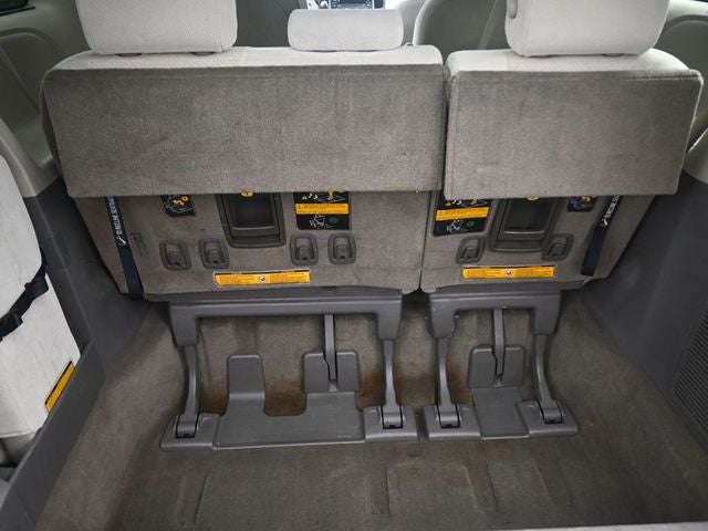 2013 Toyota Sienna LE 8 Passenger