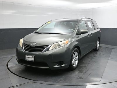 2013 Toyota Sienna LE 8 Passenger