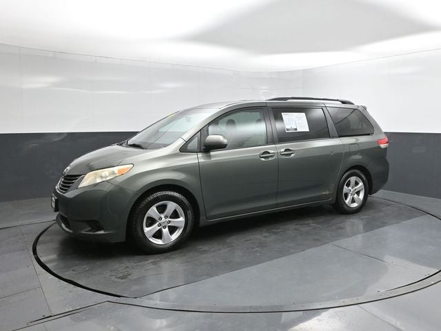 2013 Toyota Sienna LE 8 Passenger