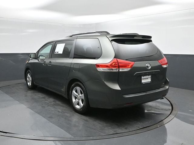 2013 Toyota Sienna LE 8 Passenger
