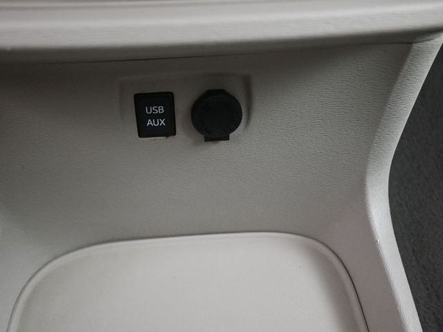 2013 Toyota Sienna LE 8 Passenger