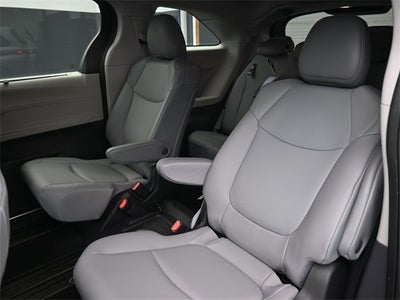 2022 Toyota Sienna XLE 8 Passenger