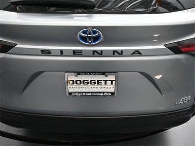 2022 Toyota Sienna XLE 8 Passenger