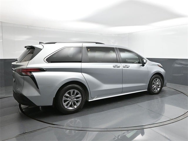 2022 Toyota Sienna XLE 8 Passenger