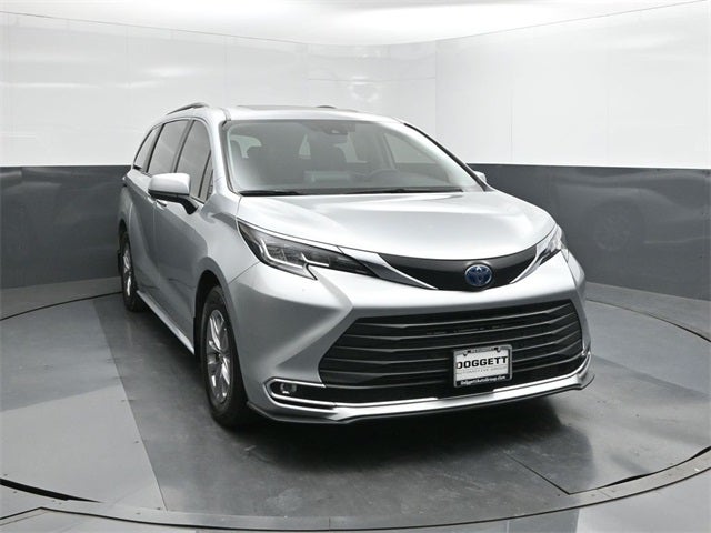 2022 Toyota Sienna XLE 8 Passenger