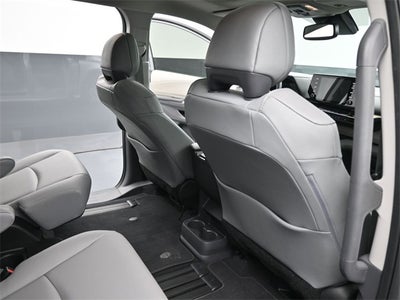 2022 Toyota Sienna XLE 8 Passenger