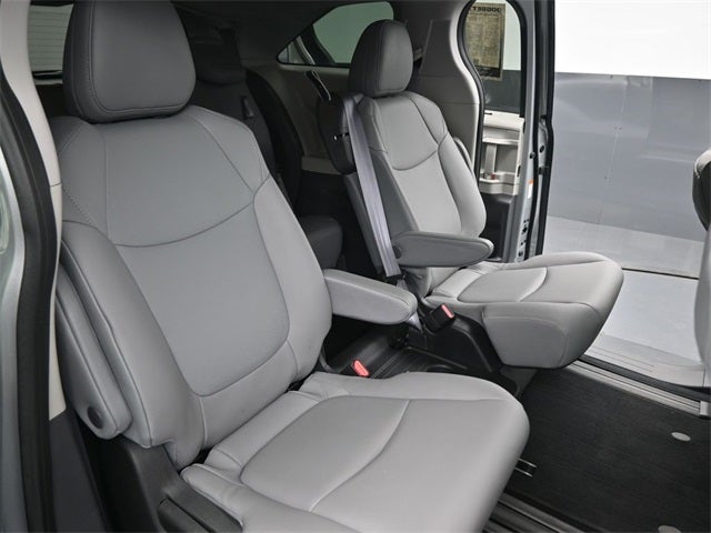 2022 Toyota Sienna XLE 8 Passenger