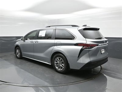 2022 Toyota Sienna XLE 8 Passenger