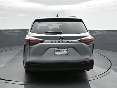 2022 Toyota Sienna XLE 8 Passenger